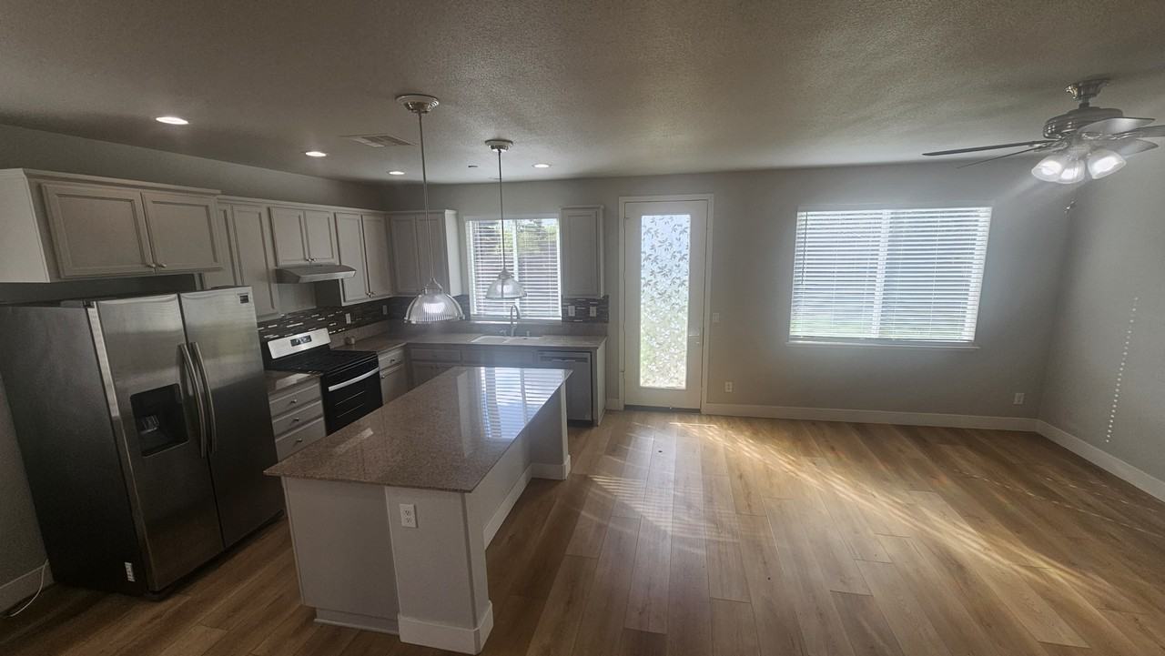 3157 Rogue River Dr - Photo 6 of 43