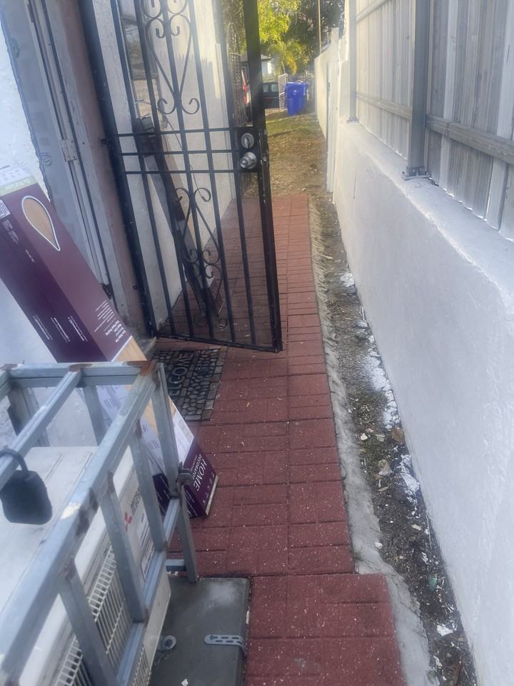 1331 Nw 70th St - Photo 2 of 8