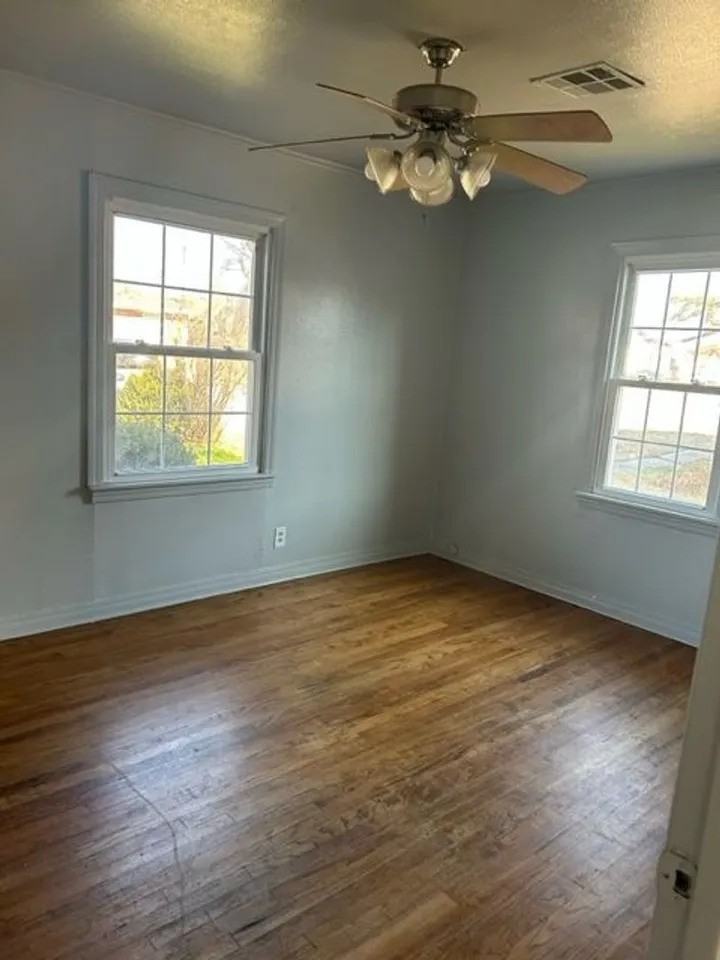 910 Garver St #1 - Photo 7 of 9