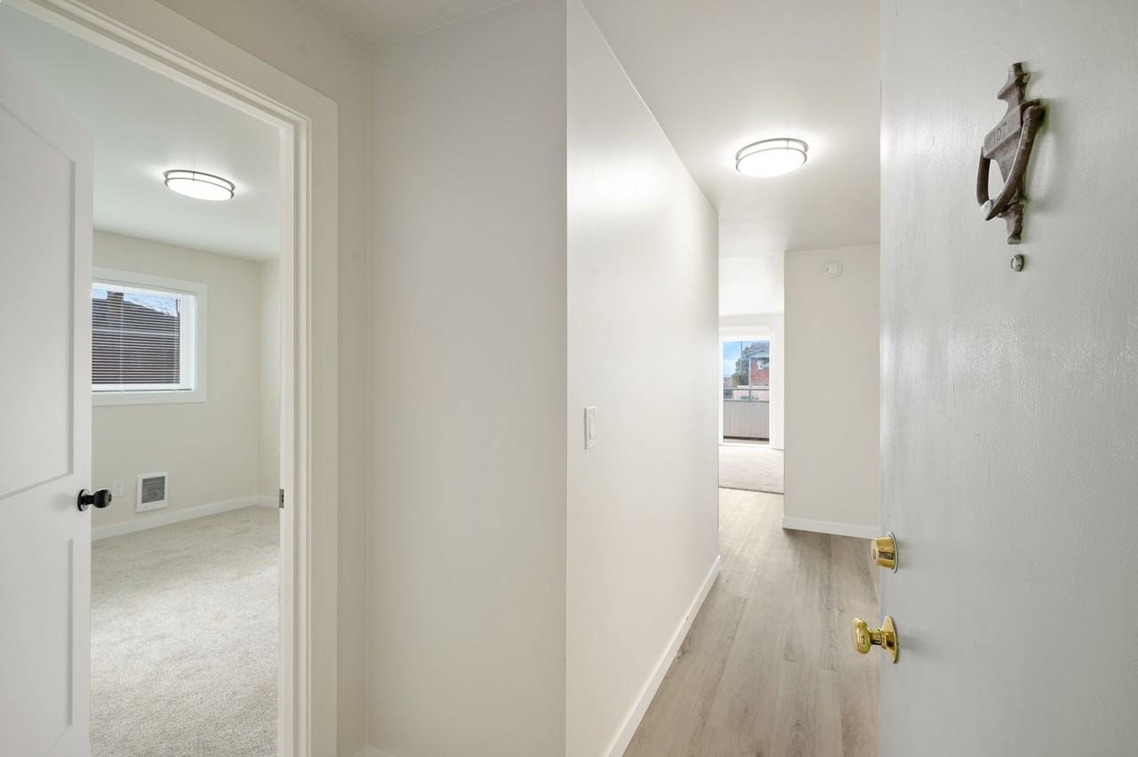 Mid-Century Modern West Seattle Apartment - Photo 5 of 38