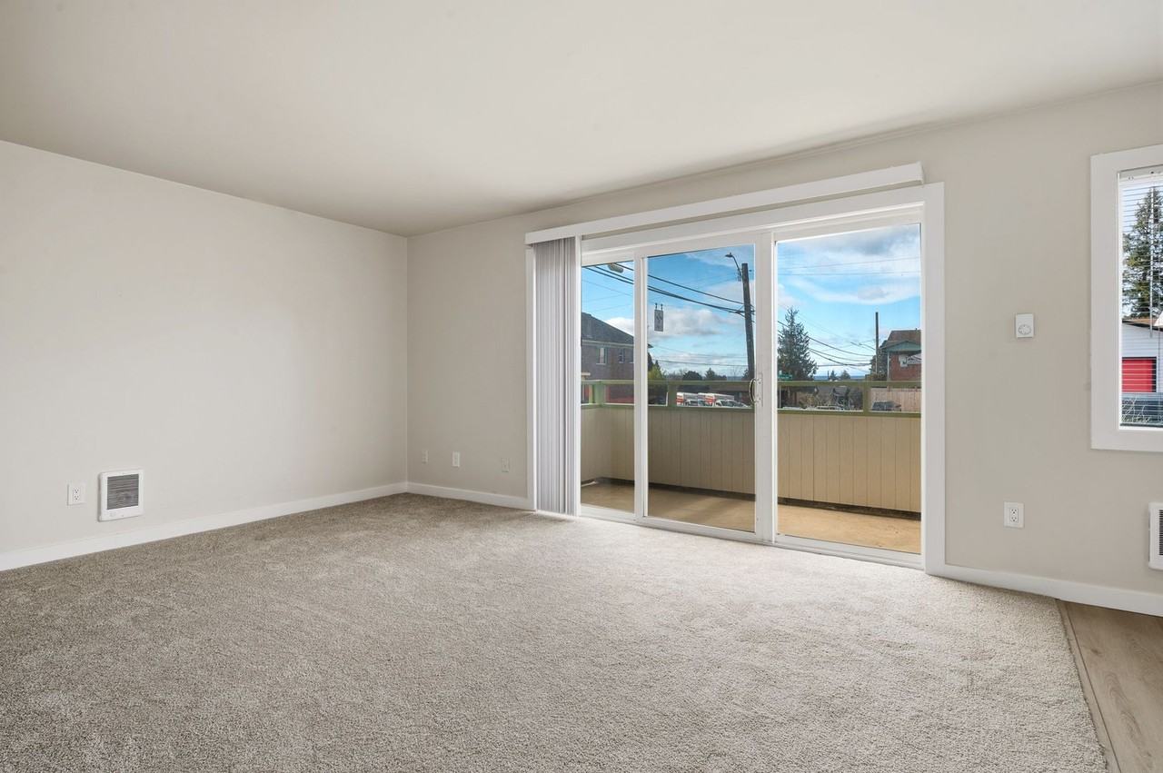 Mid-Century Modern West Seattle Apartment - Photo 6 of 38