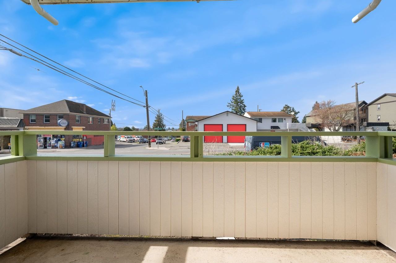 Mid-Century Modern West Seattle Apartment - Photo 7 of 38