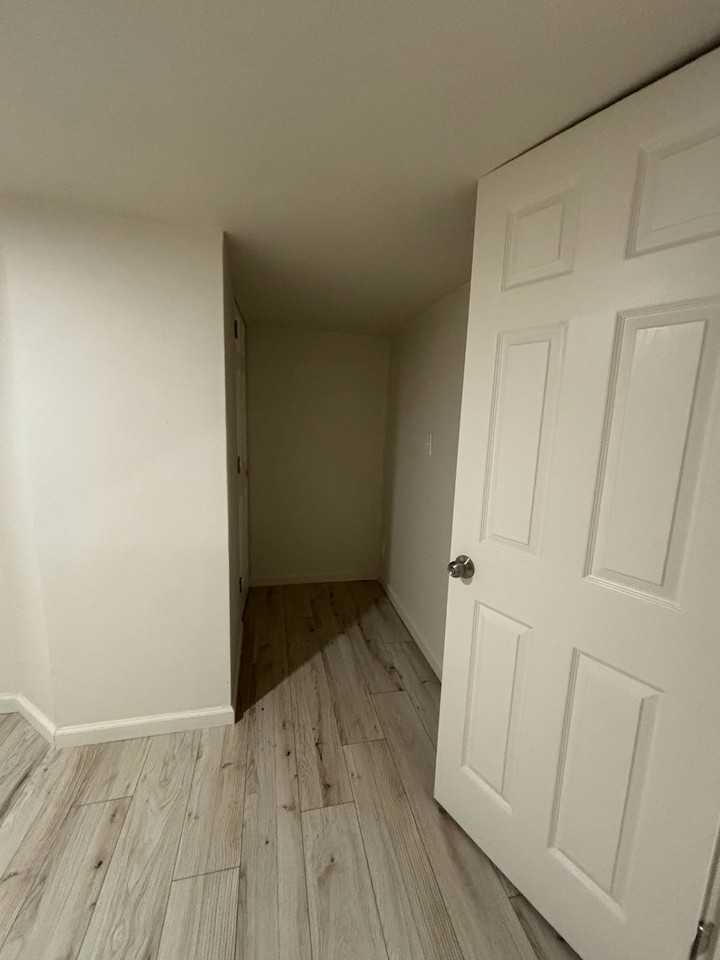 946 Veltre Cir SW, Unit Basement - Photo 2 of 11