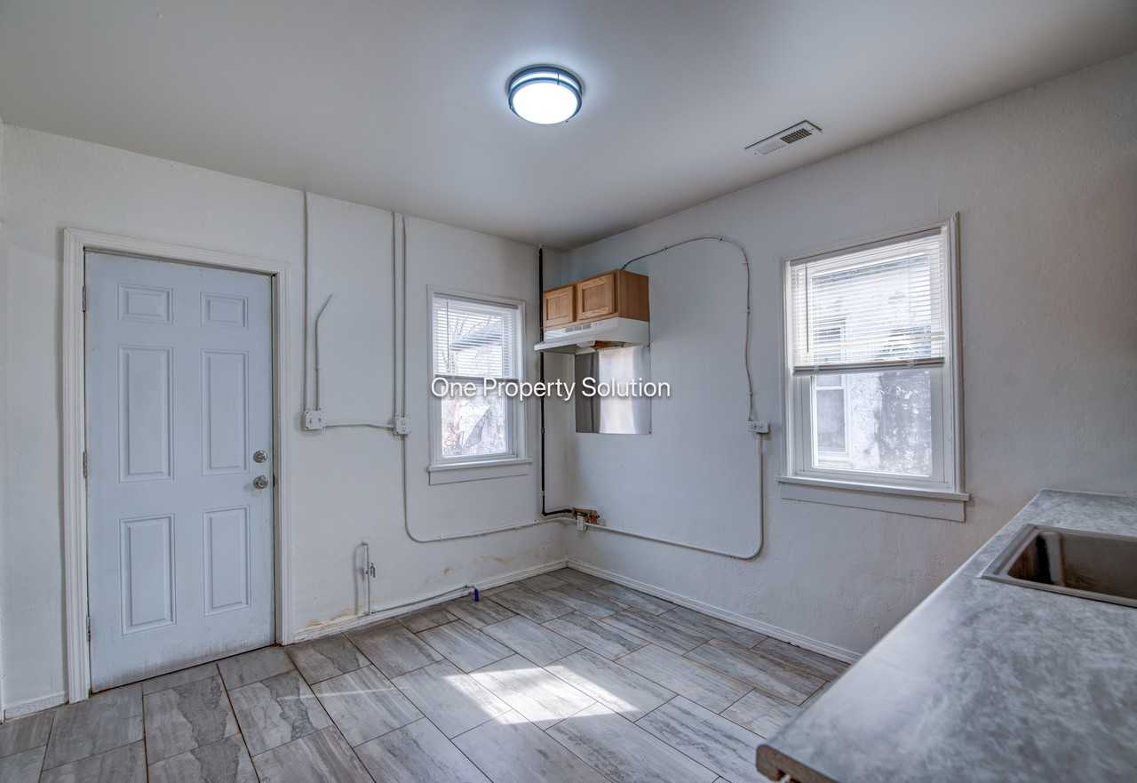 2453 Prospect St #1 - Photo 5 of 14