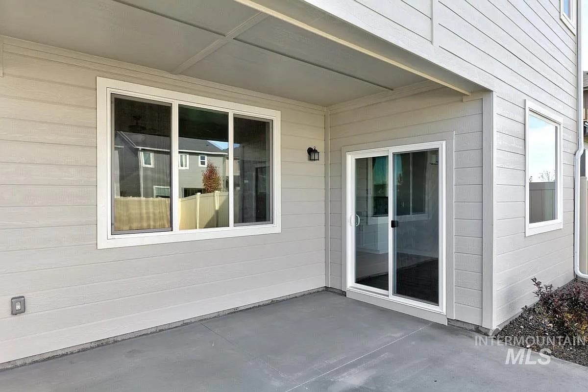 224 West Broyhill Street - Photo 2 of 24