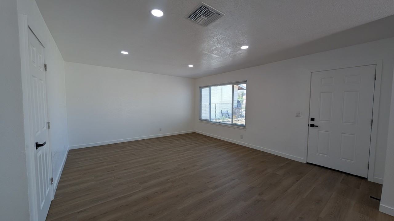 66201 Flora Avenue - Photo 3 of 20