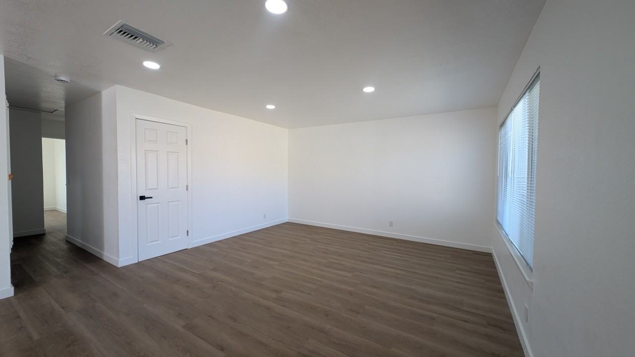 66201 Flora Avenue - Photo 4 of 20