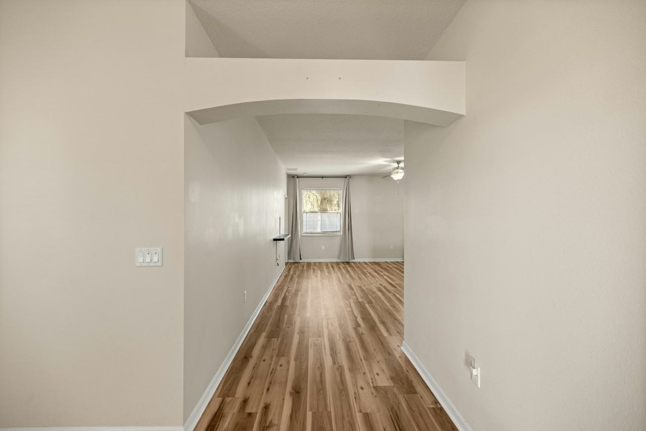 3008 Northeast 24th Place - Photo 2 of 28