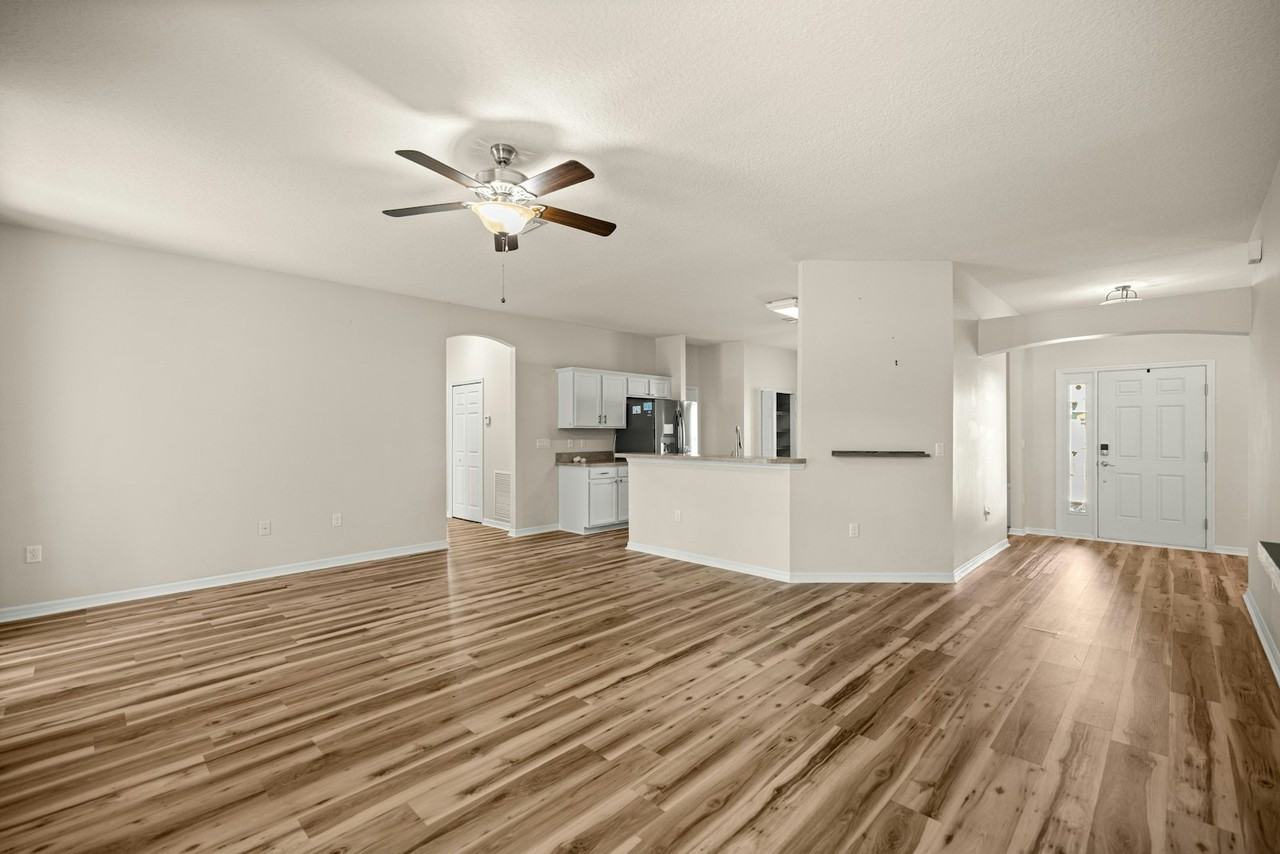 3008 Northeast 24th Place - Photo 3 of 28