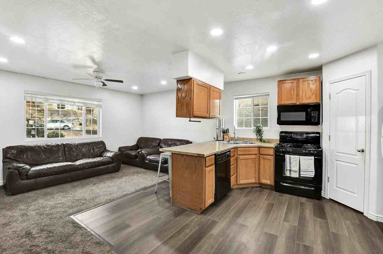 2114 Dakota Avenue, Unit 1B - Photo 4 of 14