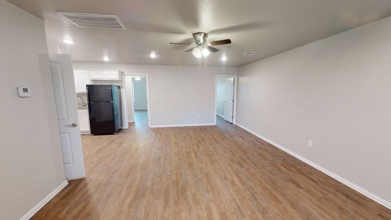 409 East Tonner Avenue - Photo 3 of 10