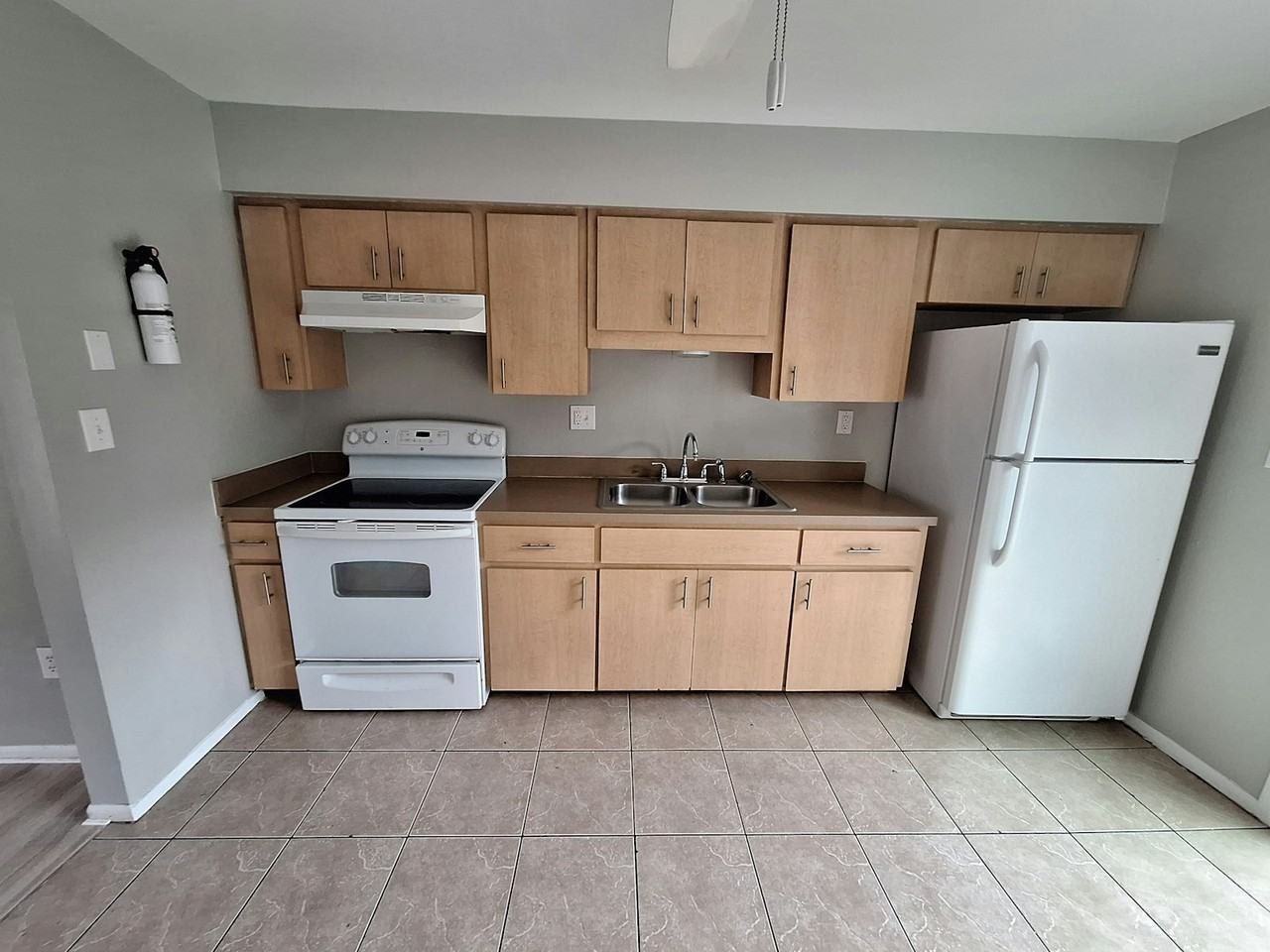 919 East Orange Street, Unit APT E - Photo 2 of 30