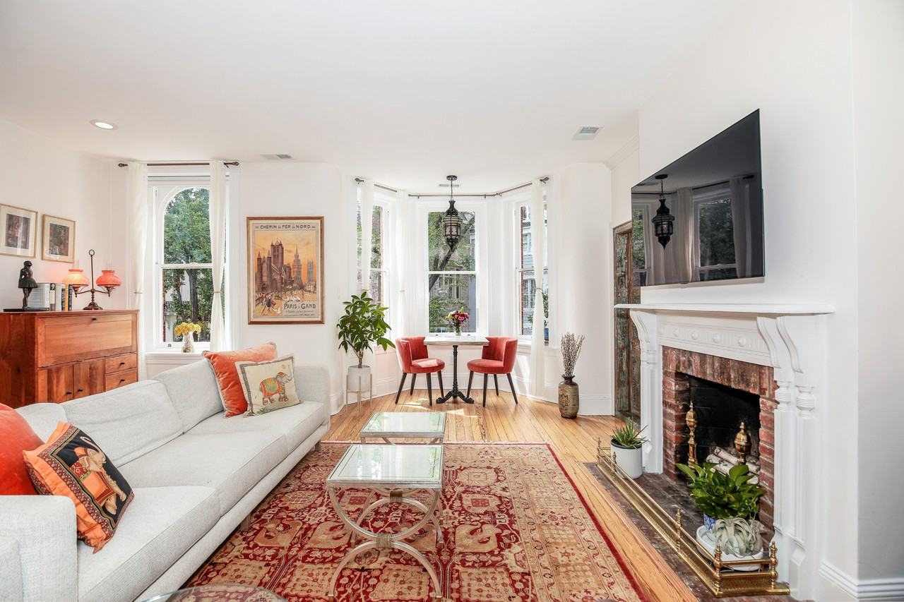 1711 Riggs Pl Nw #1 - Photo 4 of 11