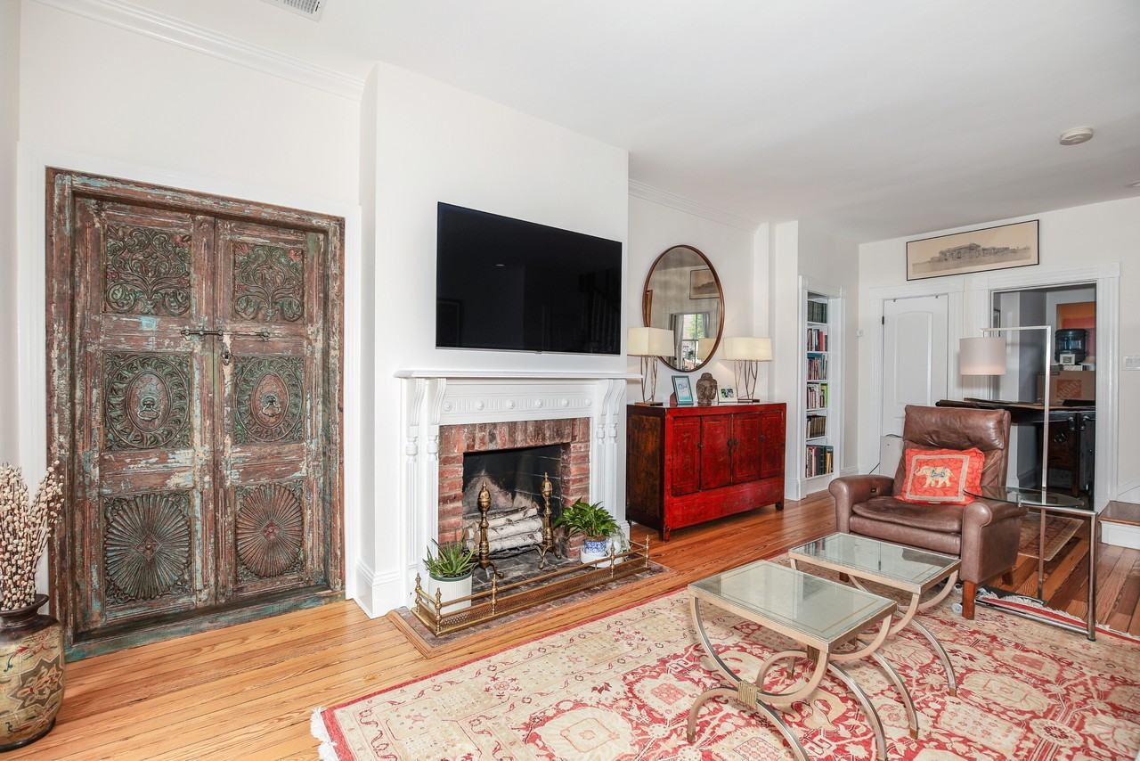 1711 Riggs Pl Nw #1 - Photo 5 of 11