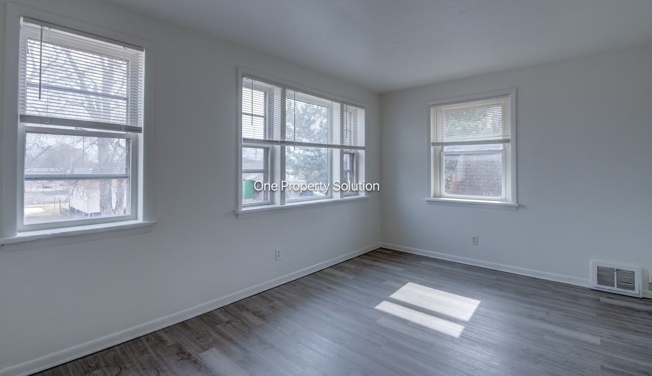 6138 Marshall Avenue 2nd floor - Photo 4 of 14