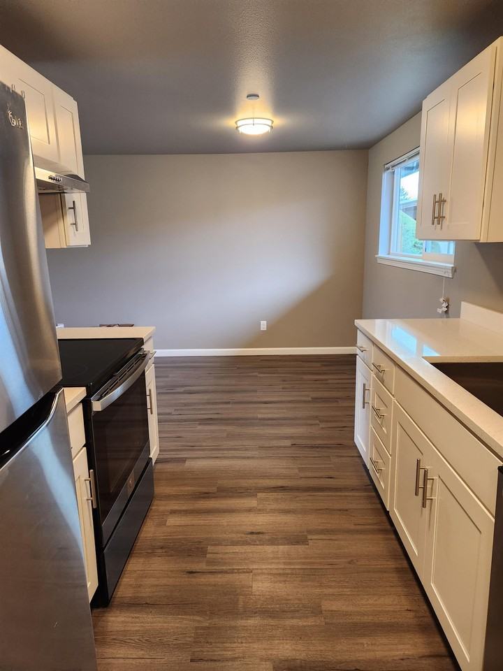 Four Fountains - Photo 3 of 14