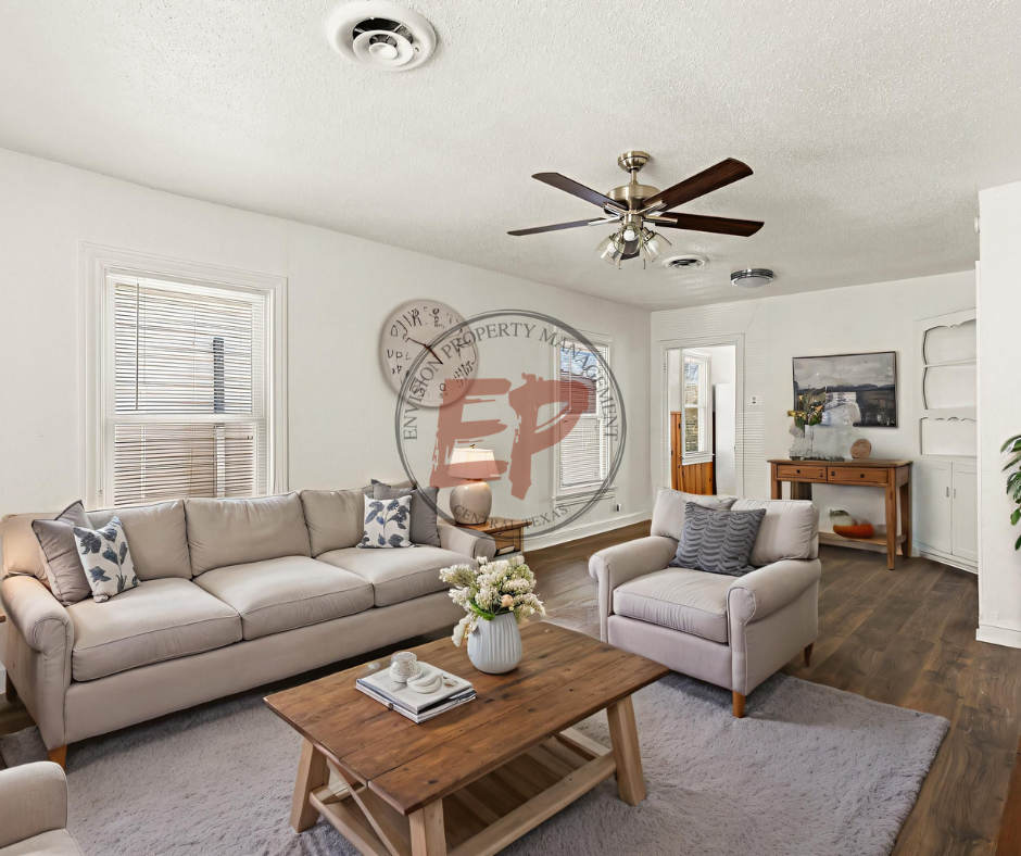 2712 Lyle Ave #1 - Photo 4 of 12