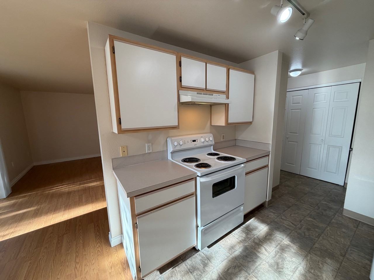 4785 Skyline Road South - Photo 6 of 12