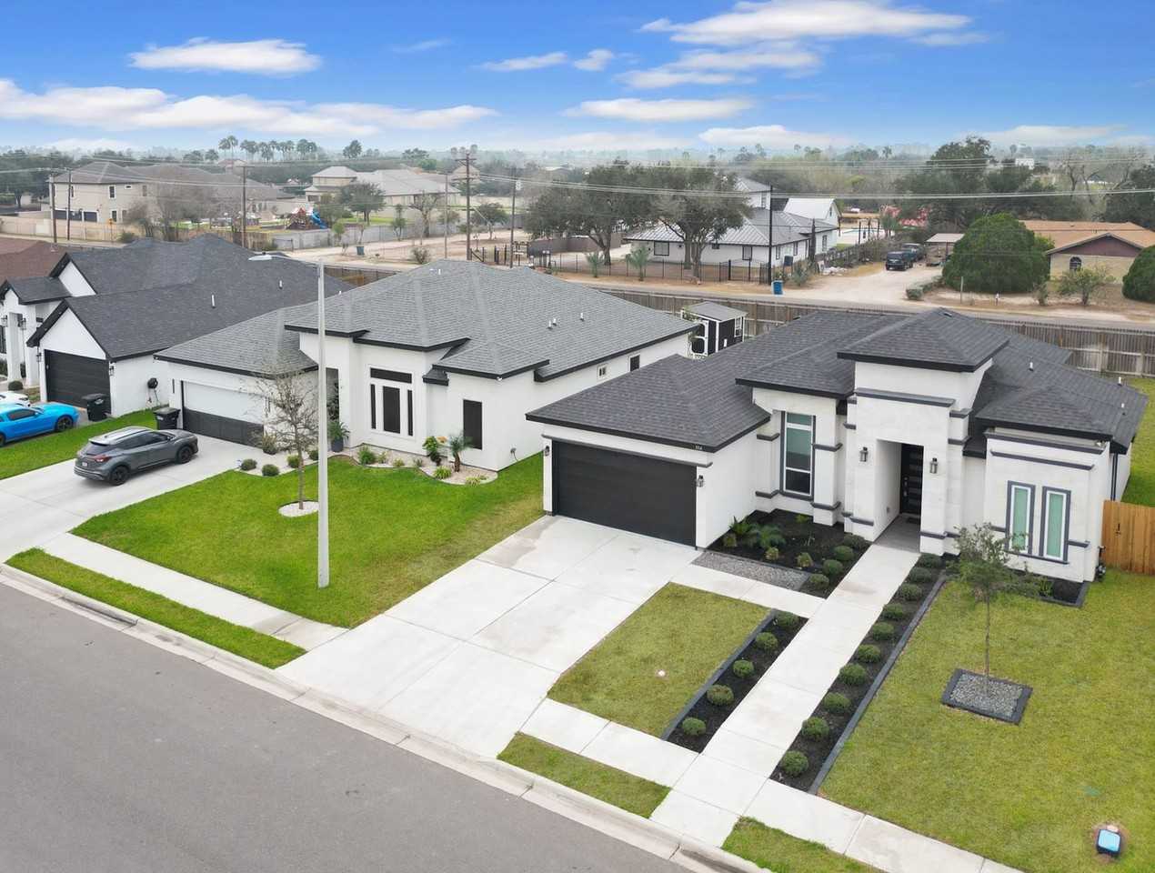 3104 E Kennedy Ave - Photo 3 of 32