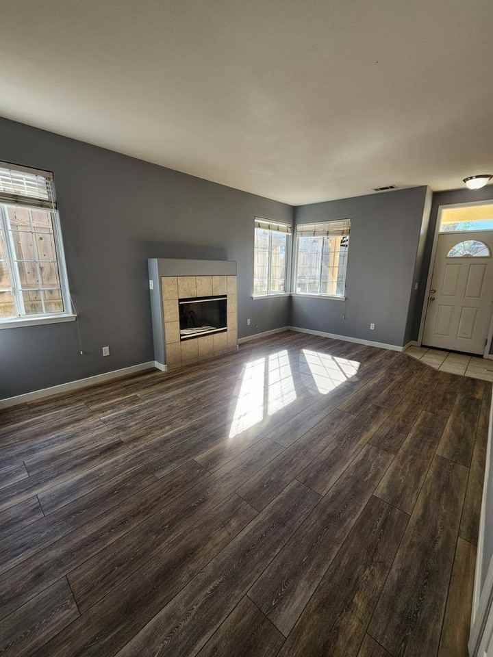 1465 24th St - Photo 2 of 25