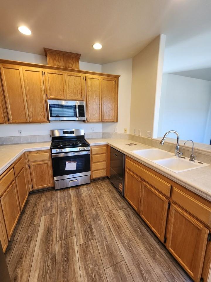 1465 24th St - Photo 7 of 25