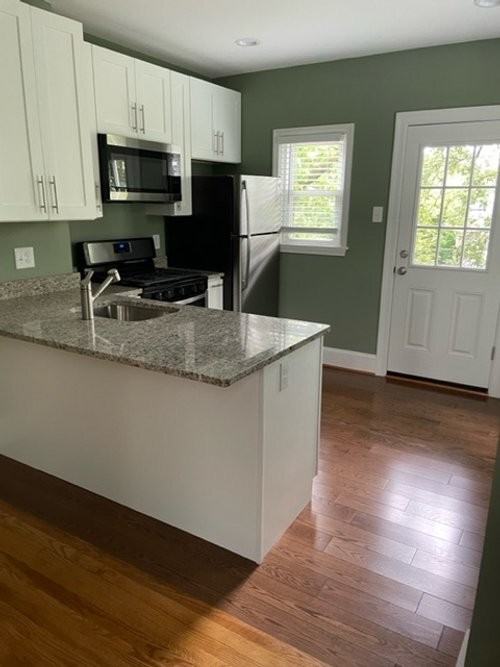 711 Gladstone - Photo 2 of 13