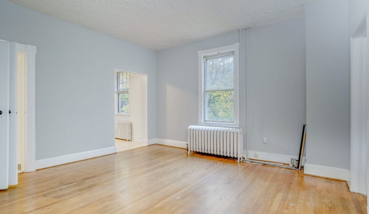 711 Gladstone - Photo 7 of 13