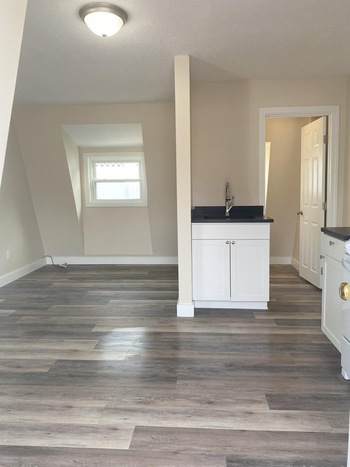 18 Imperial - Photo 2 of 11