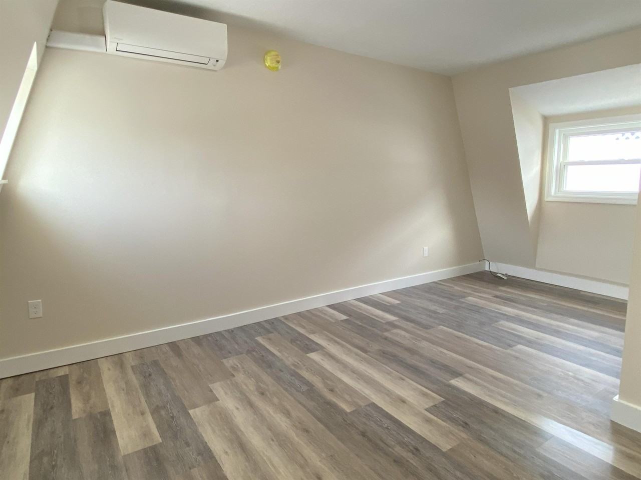 18 Imperial - Photo 3 of 11