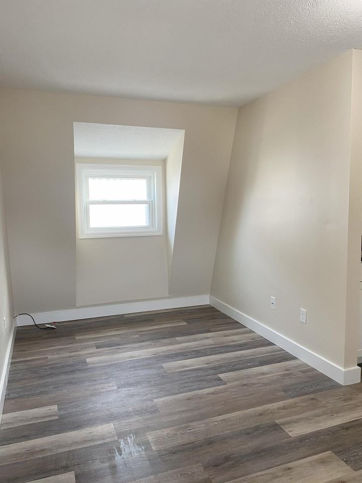 18 Imperial - Photo 4 of 11