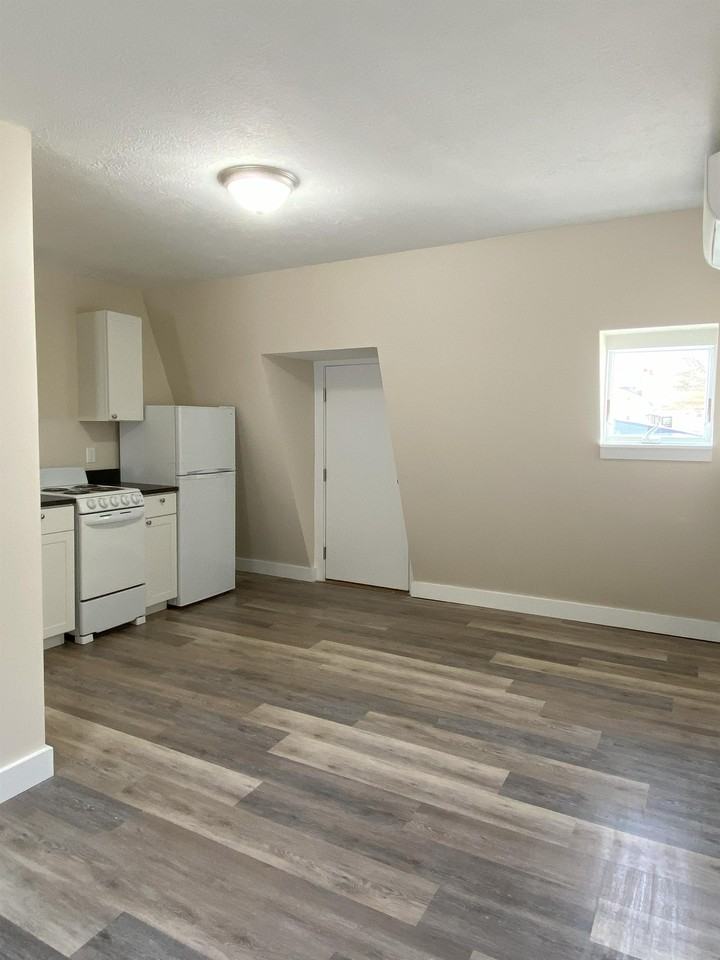 18 Imperial - Photo 5 of 11