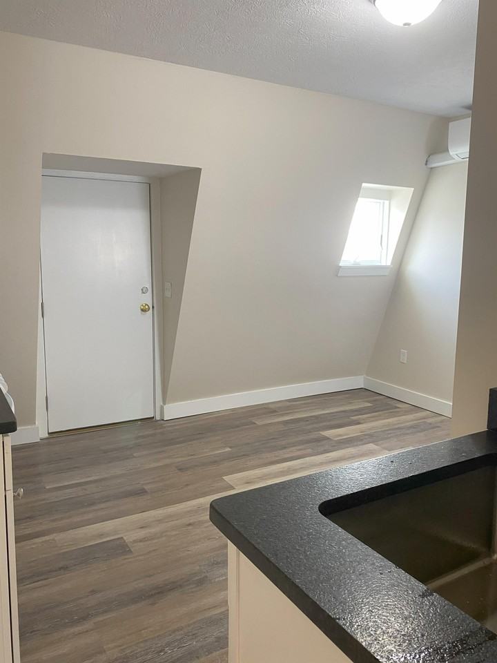 18 Imperial - Photo 6 of 11