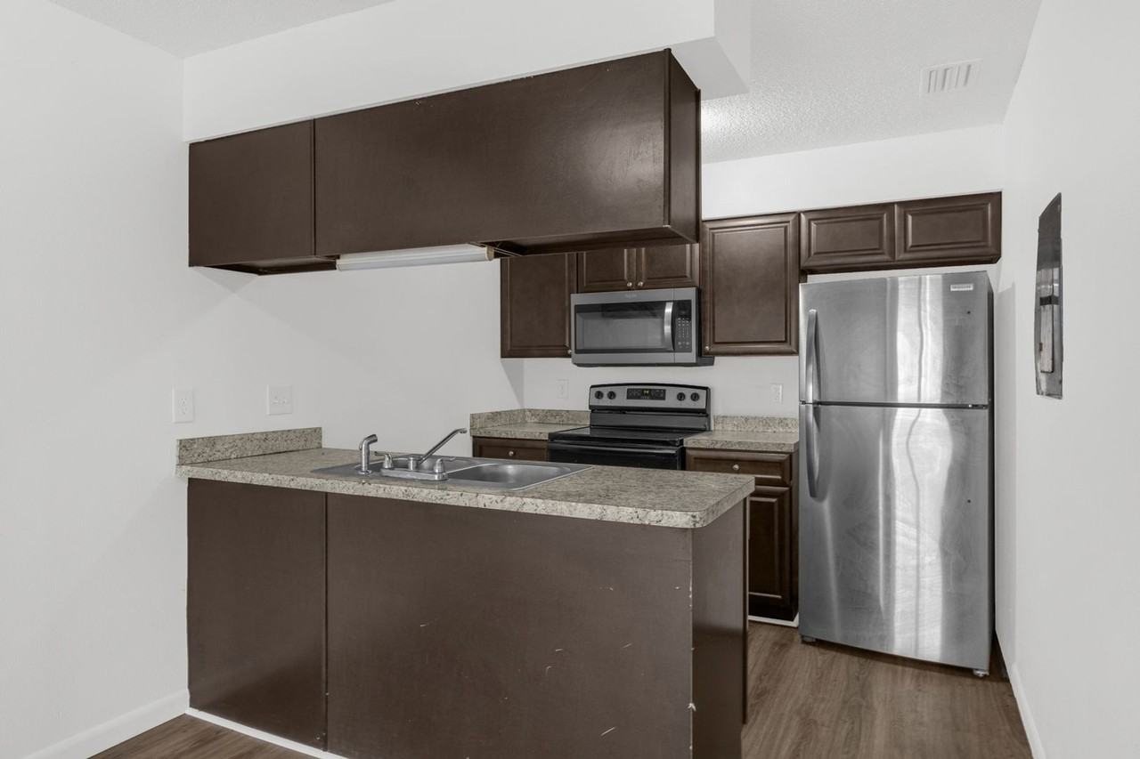 2920 Se 53rd Ct - Photo 2 of 22