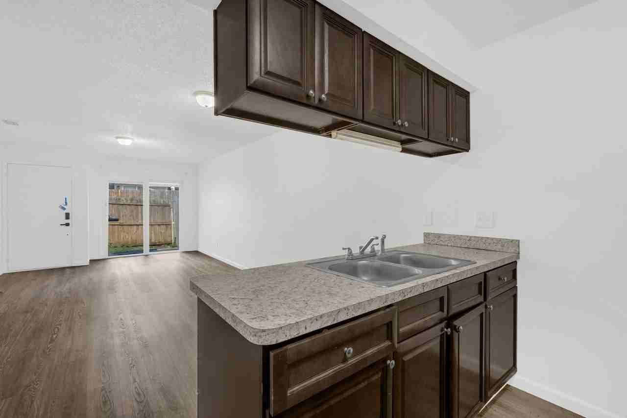 2920 Se 53rd Ct - Photo 4 of 22