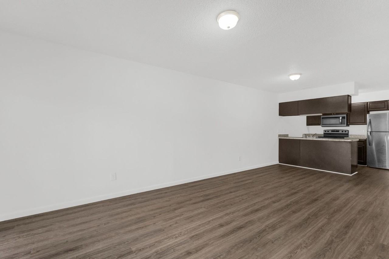 2920 Se 53rd Ct - Photo 5 of 22