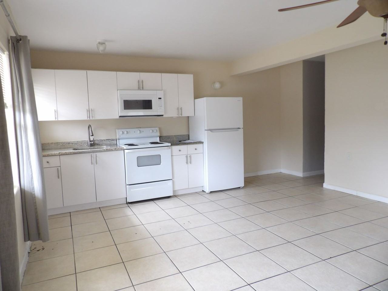 708 Avenue I #A - Photo 3 of 6