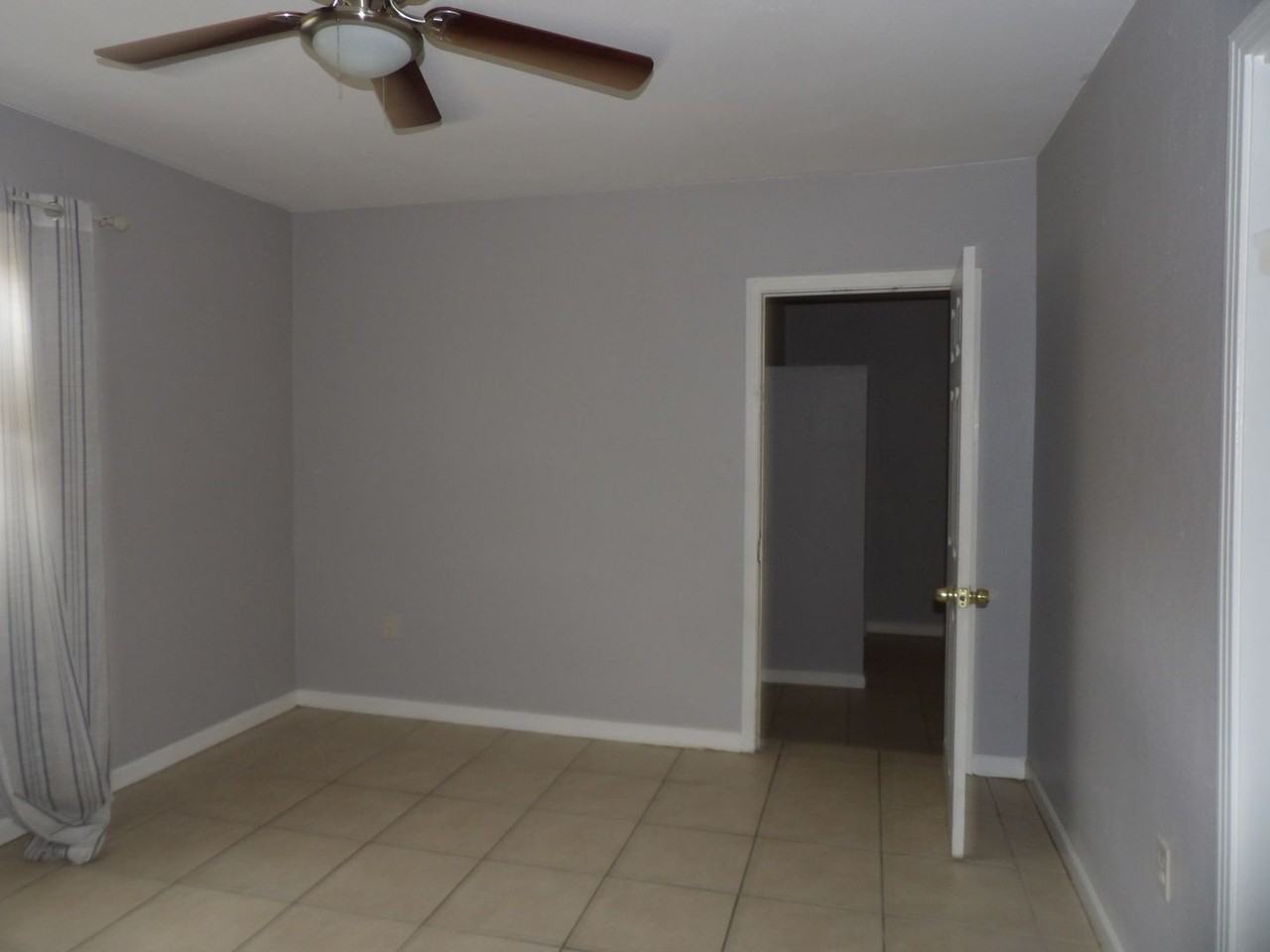 708 Avenue I #A - Photo 4 of 6