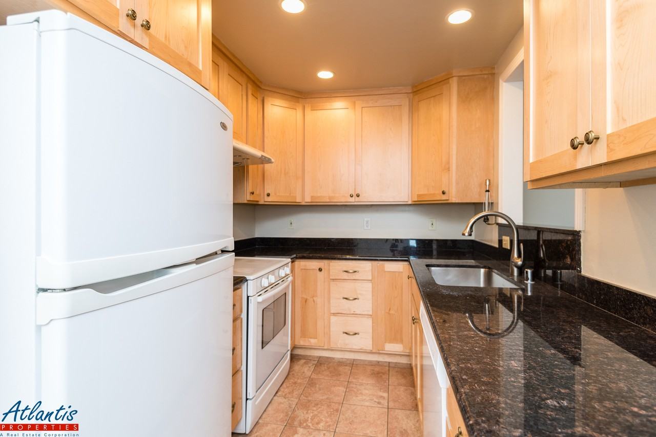 2468 W Bayshore Rd #10 - Photo 5 of 10