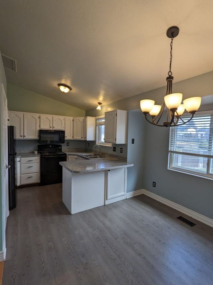 2218 S 150 W - Photo 4 of 36