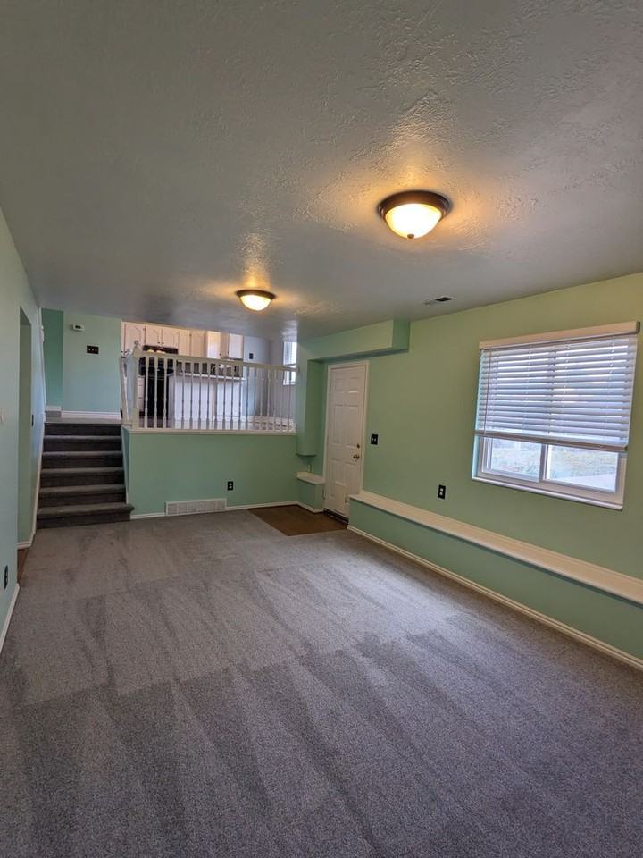 2218 S 150 W - Photo 7 of 36