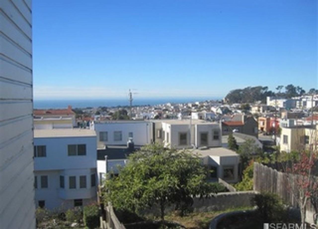 2527 16th Ave - Photo 2 of 4