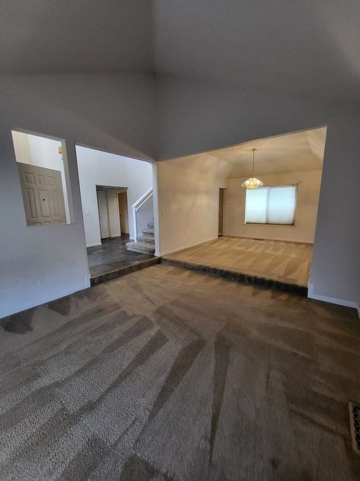 323 Stillwater Dr - Photo 3 of 16