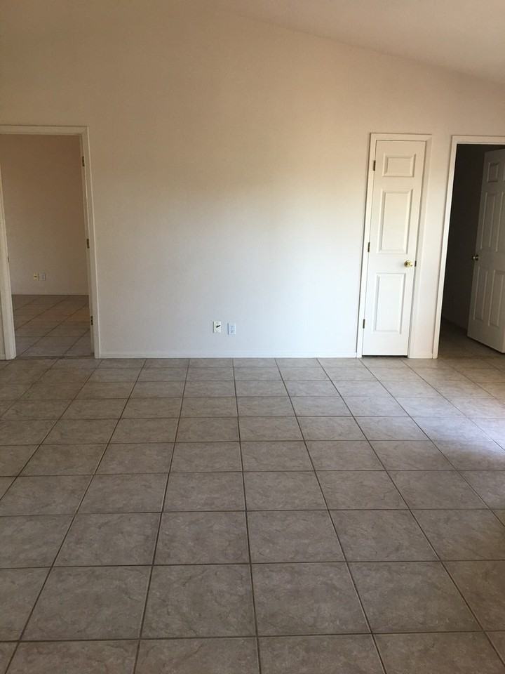 355 Stallion Ln - Photo 7 of 18