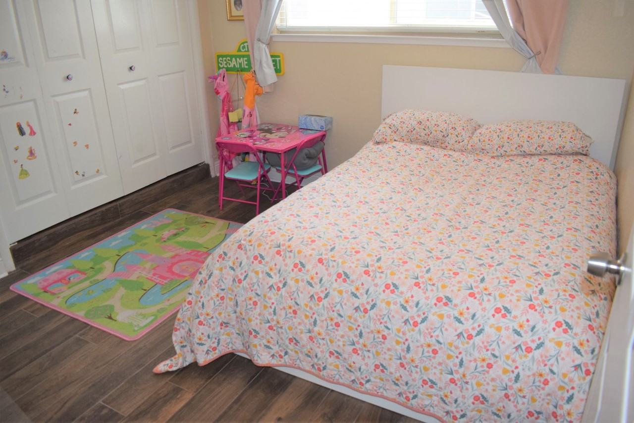 1160 Silver Lake Dr - Photo 4 of 24