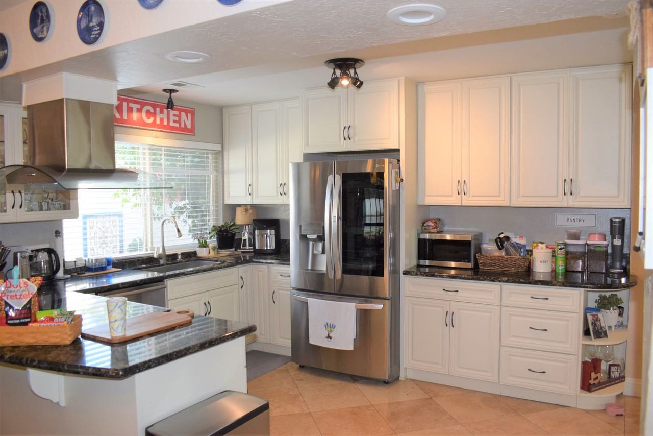 1160 Silver Lake Dr - Photo 6 of 24