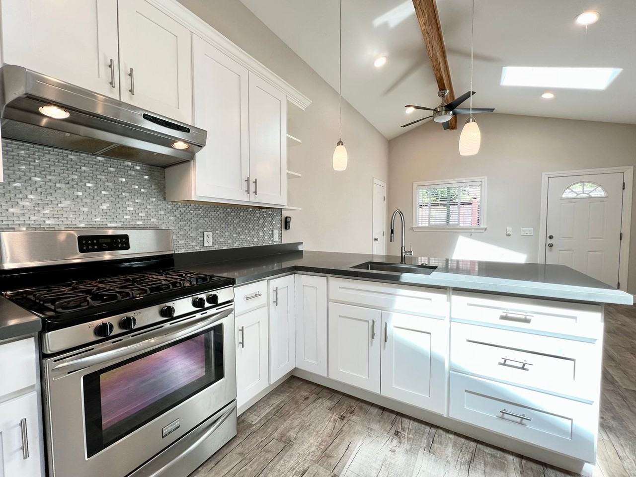 896 Reina Del Mar Ave - Photo 2 of 18