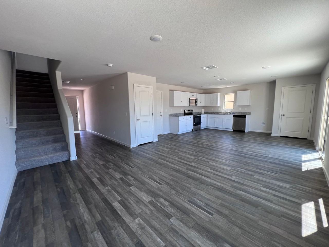 2458 River Valley Cir - Photo 4 of 30