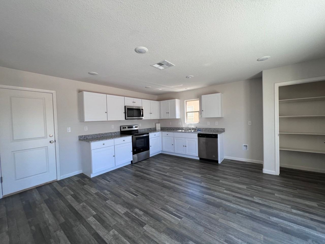 2458 River Valley Cir - Photo 6 of 30