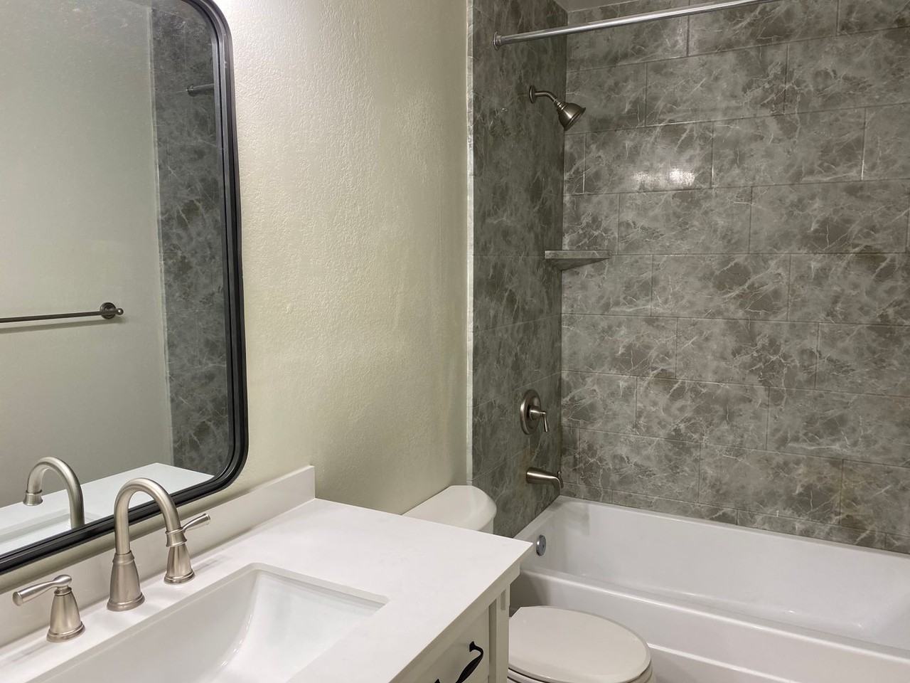 1481 Parkway Dr - Photo 2 of 39