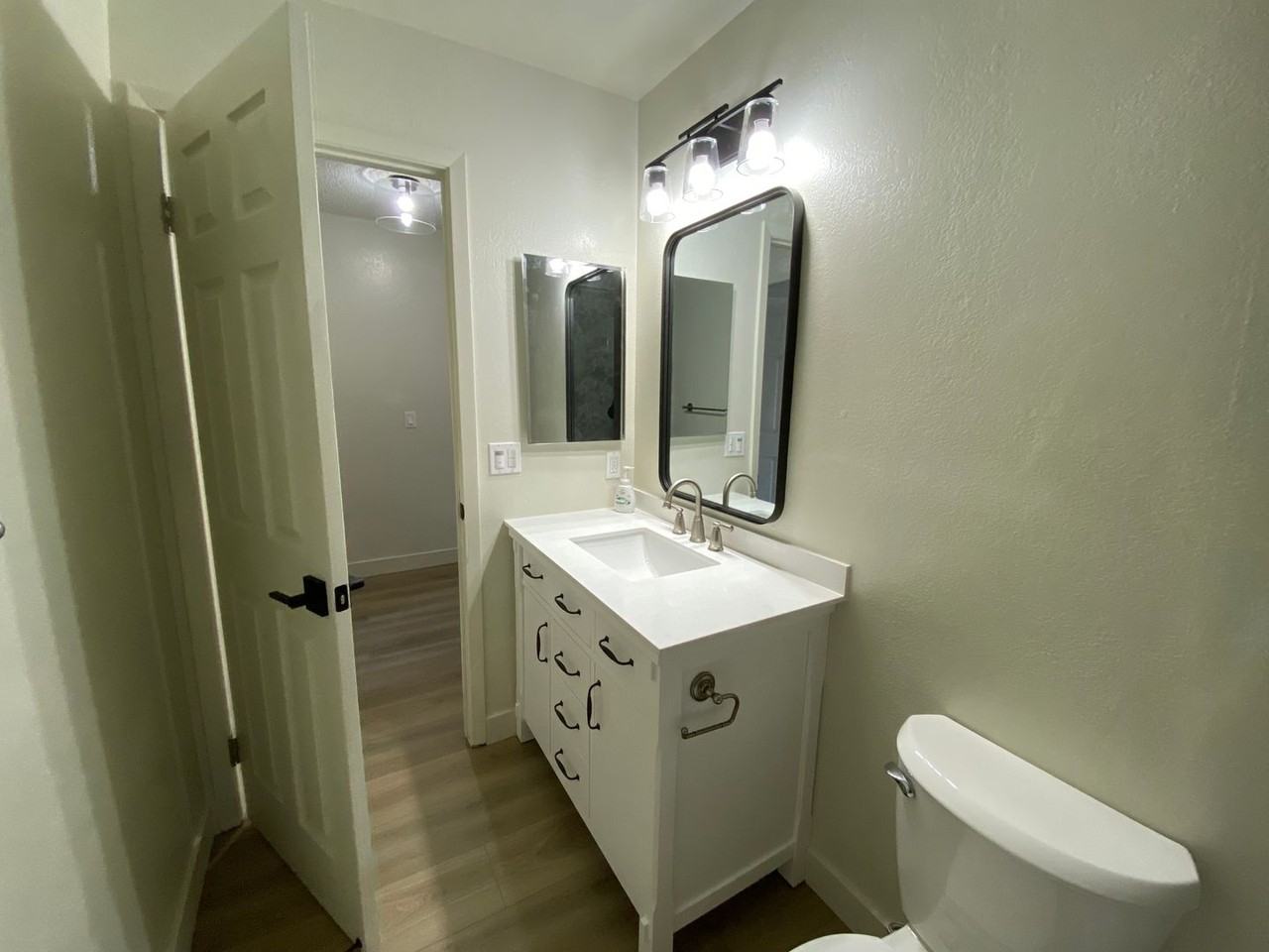 1481 Parkway Dr - Photo 3 of 39